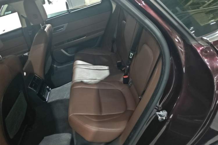 Used Jaguar XFL 2017 XFL 2.0T 240PS Luxury Edition Left Rear Seat