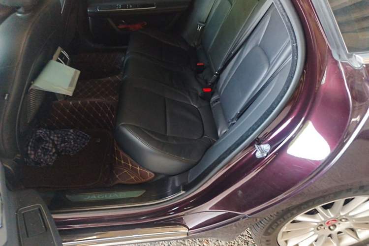 Used Jaguar XFL 2017 XFL 2.0T 200PS Windflower Edition Left Rear Seat