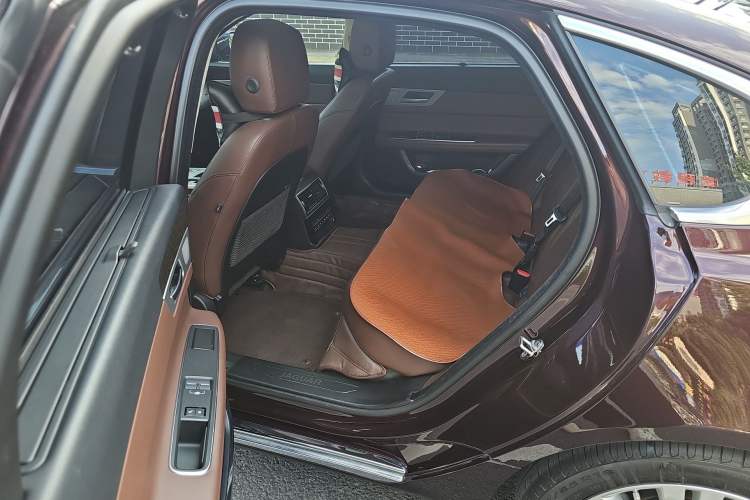 Used Jaguar XFL 2017 XFL 2.0T 240PS Luxury Edition Left Rear Seat