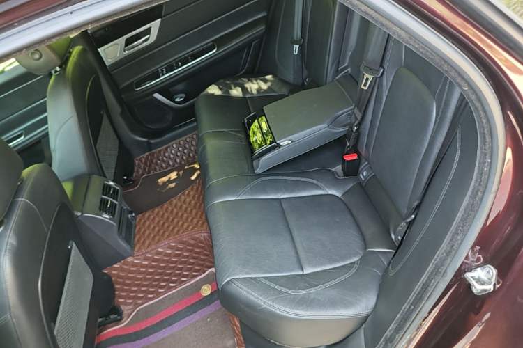 Used Jaguar XFL 2017 XFL 2.0T 200PS Windflower Edition Left Rear Seat
