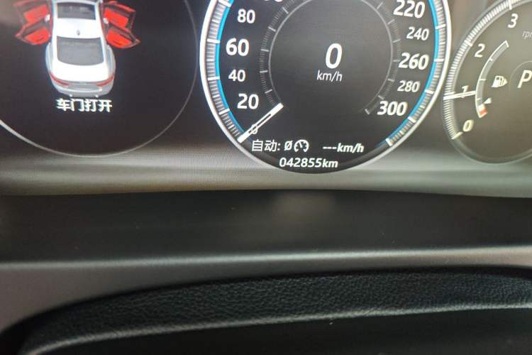 Used Jaguar XFL 2017 XFL 2.0T 240PS Premium Edition Odometer Close Up
