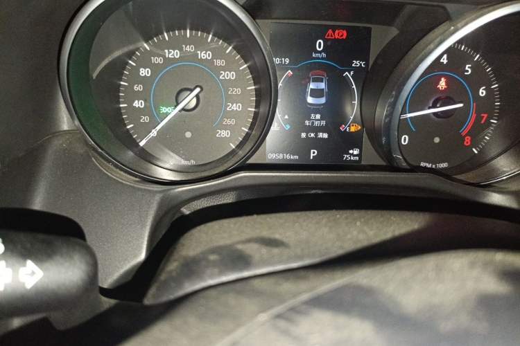 Used Jaguar XFL 2017 XFL 2.0T 200PS Windflower Edition Odometer Close Up