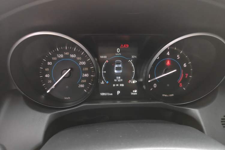 Used Jaguar XFL 2017 XFL 2.0T 200PS Windflower Edition Odometer Close Up