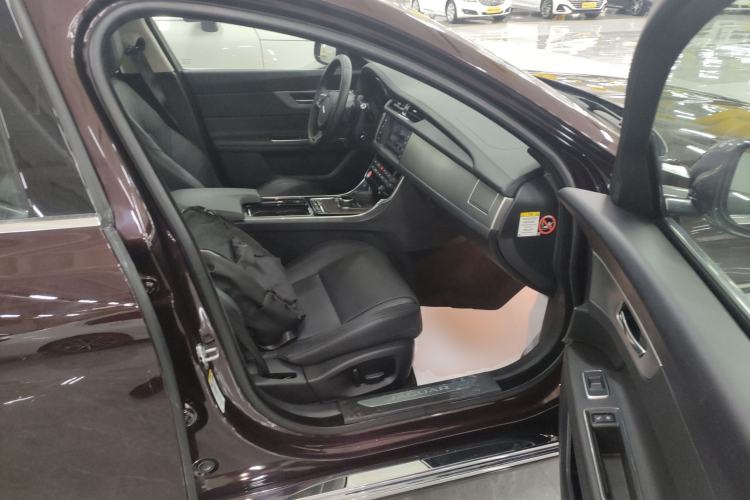 Used Jaguar XFL 2017 XFL 2.0T 240PS Luxury Edition Right Front Seat
