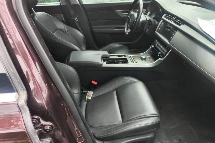 Used Jaguar XFL 2017 XFL 2.0T 200PS Windflower Edition Right Front Seat