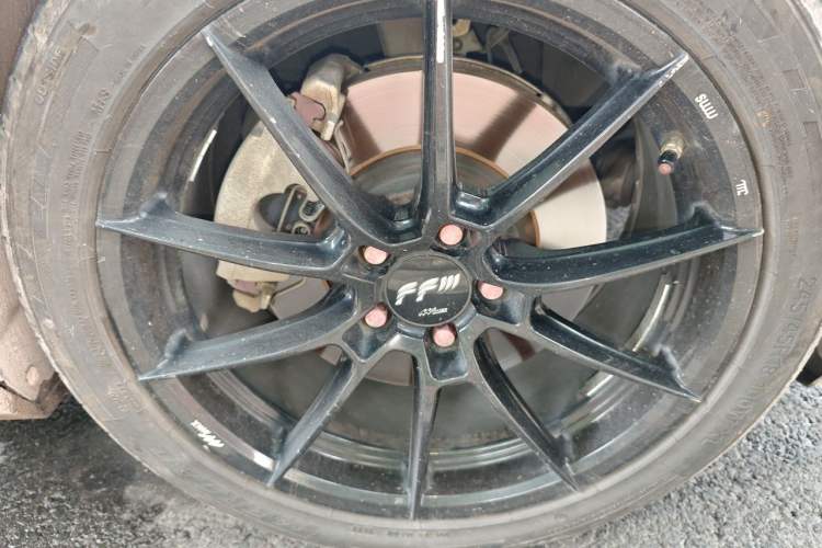 Used Jaguar XFL 2017 XFL 2.0T 240PS Premium Edition Right Front Wheel Hub
