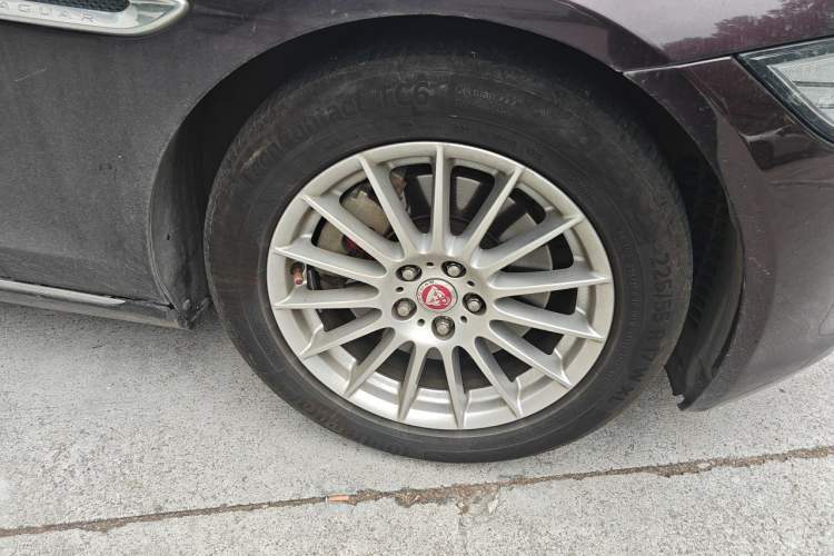 Used Jaguar XFL 2017 XFL 2.0T 200PS Windflower Edition Right Front Wheel Hub