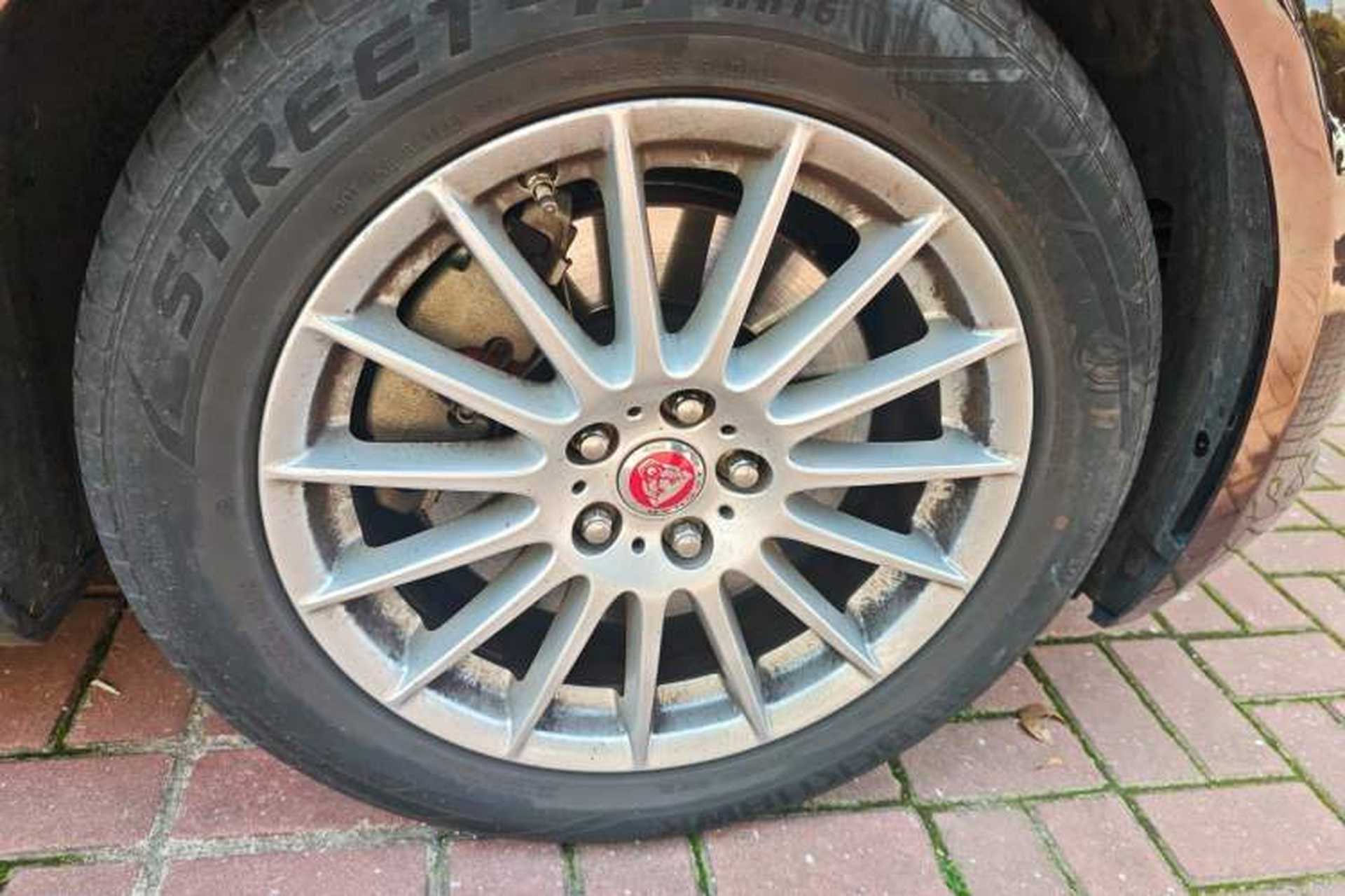 Used Jaguar XFL 2017 XFL 2.0T 200PS Windflower Edition Right Front Wheel Hub