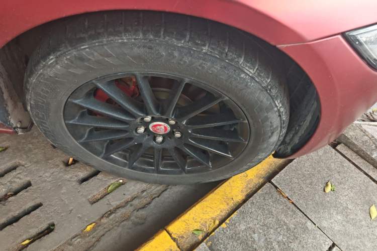 Used Jaguar XFL 2017 XFL 2.0T 200PS Windflower Edition Right Front Wheel Hub
