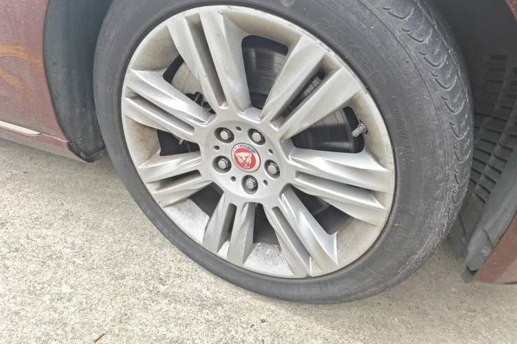 Used Jaguar XFL 2017 XFL 3.0 SC 340 PS Luxury Edition Right Front Wheel Hub