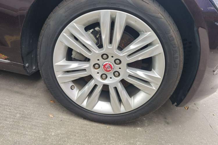 Used Jaguar XFL 2017 XFL 2.0T 240PS Premium Edition Right Front Wheel Hub