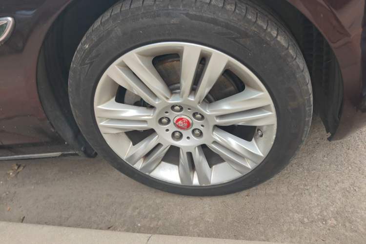Used Jaguar XFL 2017 XFL 2.0T 240PS Premium Edition Right Front Wheel Hub