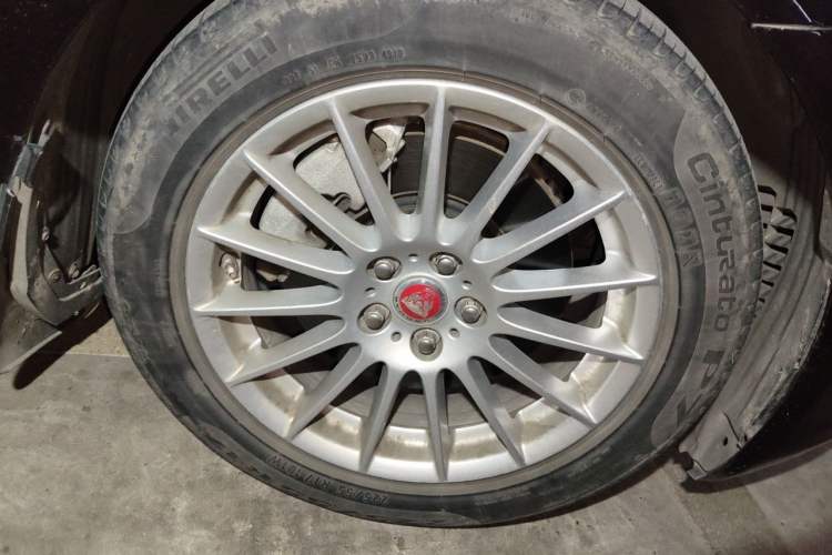 Used Jaguar XFL 2017 XFL 2.0T 200PS Luxury Edition Right Front Wheel Hub