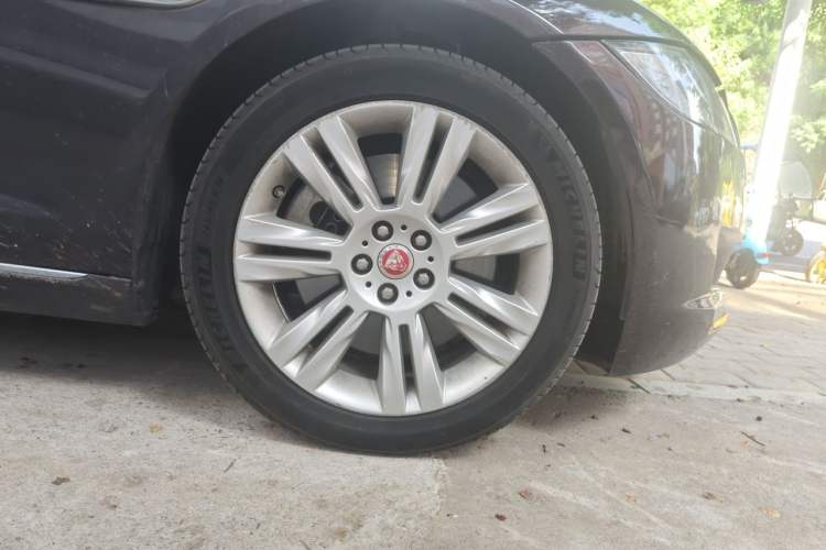 Used Jaguar XFL 2017 XFL 3.0 SC 340 PS Luxury Edition Right Front Wheel Hub