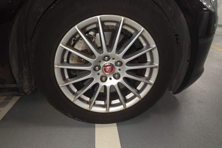Used Jaguar XFL 2017 XFL 2.0T 200PS Luxury Edition Right Front Wheel Hub