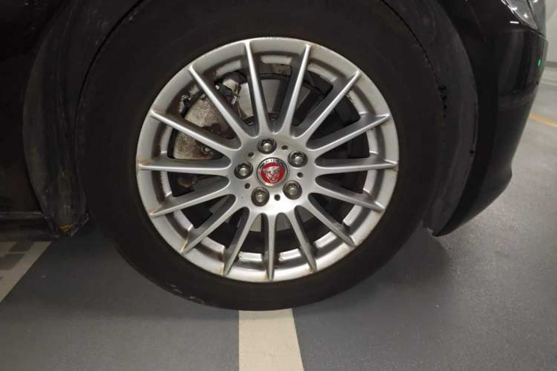 Used Jaguar XFL 2017 XFL 2.0T 200PS Luxury Edition Right Front Wheel Hub