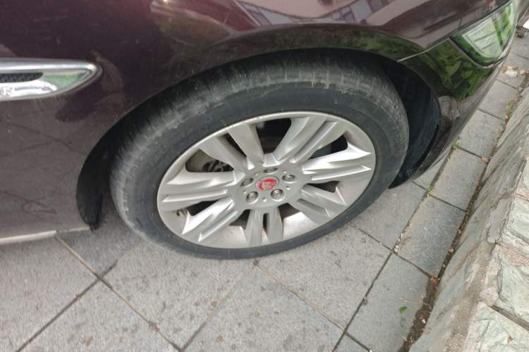 Used Jaguar XFL 2017 XFL 3.0 SC 340 PS Luxury Edition Right Front Wheel Hub