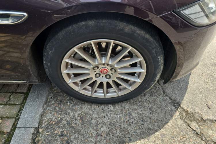 Used Jaguar XFL 2017 XFL 2.0T 200PS Elite Edition Right Front Wheel Hub