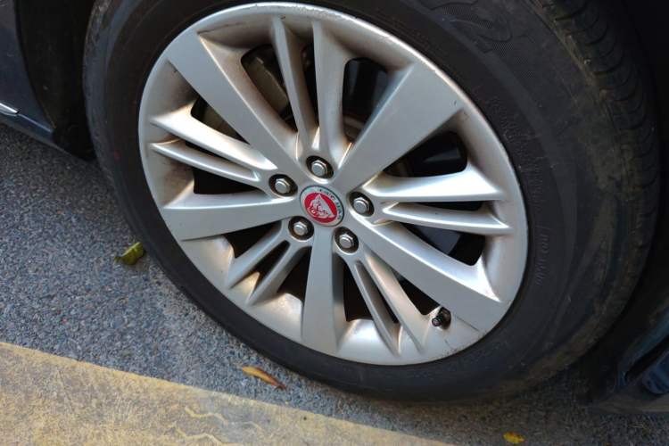 Used Jaguar XFL 2017 XFL 2.0T 240PS Luxury Edition Right Front Wheel Hub