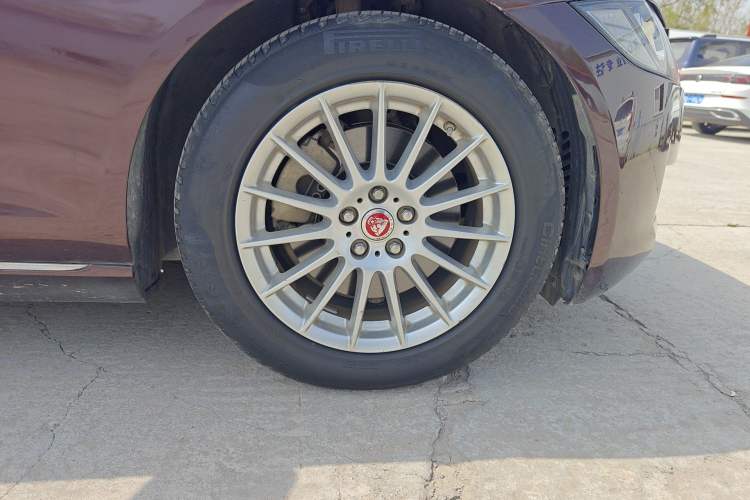 Used Jaguar XFL 2017 XFL 2.0T 200PS Windflower Edition Right Front Wheel Hub