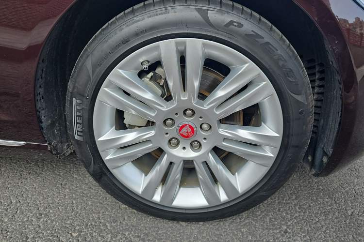 Used Jaguar XFL 2017 XFL 2.0T 240PS Luxury Edition Right Front Wheel Hub