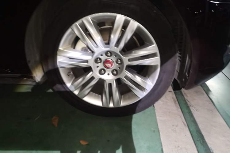 Used Jaguar XFL 2017 XFL 2.0T 200PS Luxury Edition Right Front Wheel Hub