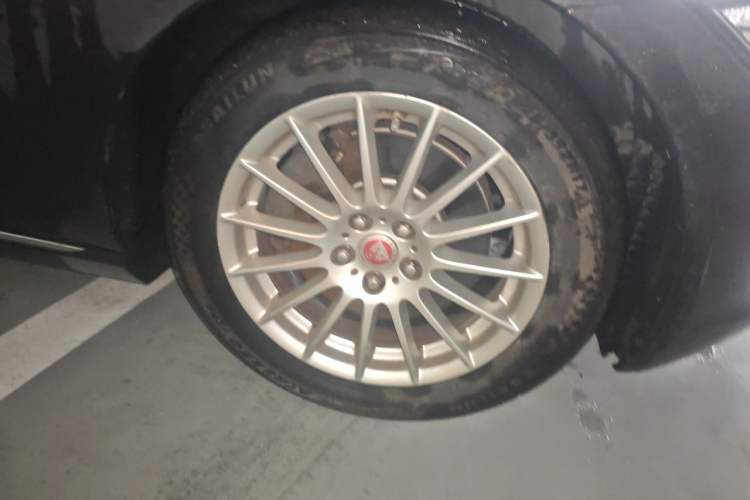 Used Jaguar XFL 2017 XFL 2.0T 200PS Luxury Edition Right Front Wheel Hub