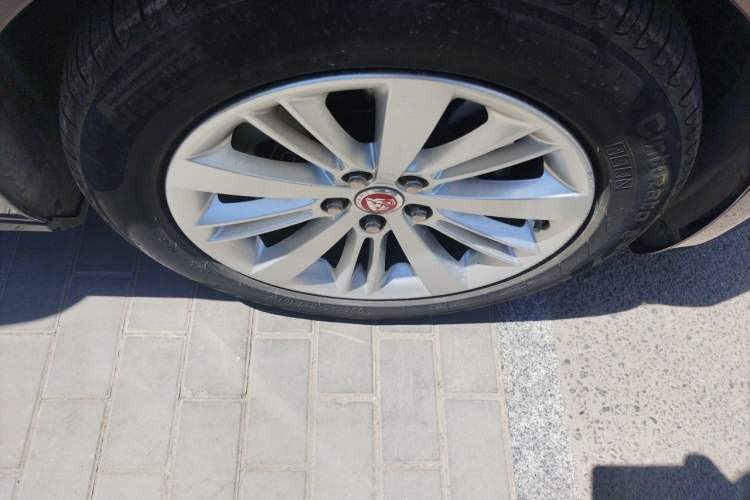 Used Jaguar XFL 2017 XFL 2.0T 240PS Luxury Edition Right Front Wheel Hub