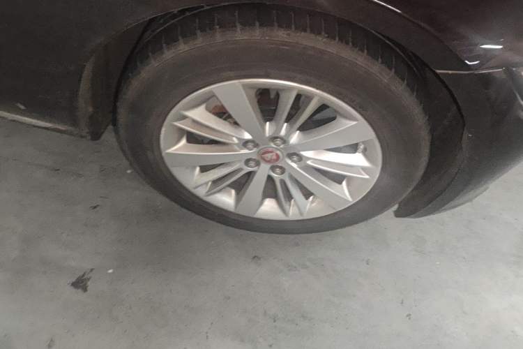 Used Jaguar XFL 2017 XFL 2.0T 240PS Luxury Edition Right Front Wheel Hub