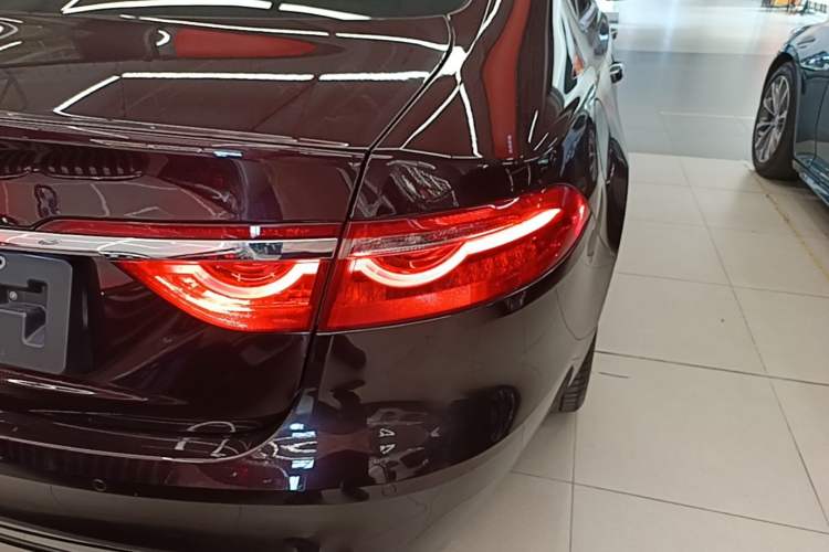 Used Jaguar XFL 2017 XFL 3.0 SC 340 PS Premium Edition Right Rear Taillight