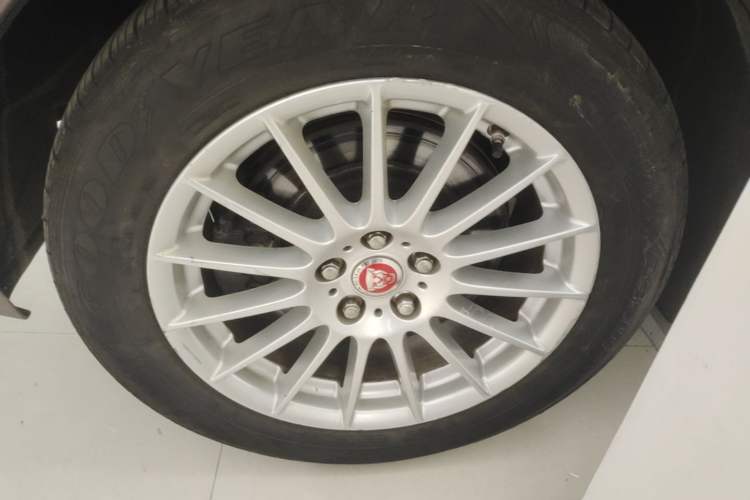 Used Jaguar XFL 2017 XFL 2.0T 200PS Luxury Edition Right Rear Wheel Hub