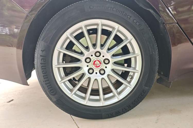 Used Jaguar XFL 2017 XFL 2.0T 200PS Elite Edition Right Rear Wheel Hub