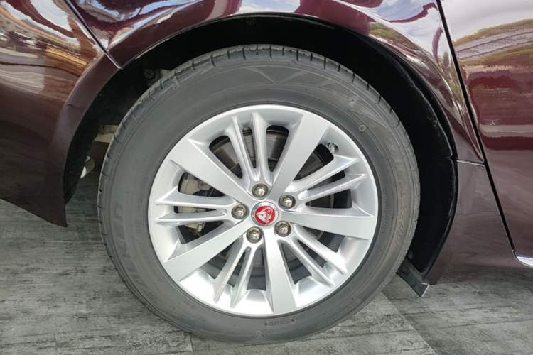 Used Jaguar XFL 2017 XFL 2.0T 240PS Luxury Edition Right Rear Wheel Hub