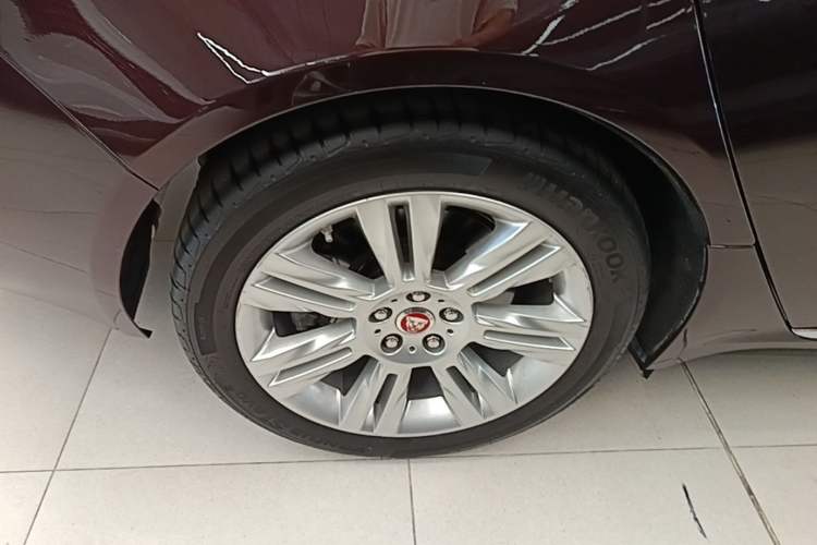 Used Jaguar XFL 2017 XFL 3.0 SC 340 PS Premium Edition Right Rear Wheel Hub
