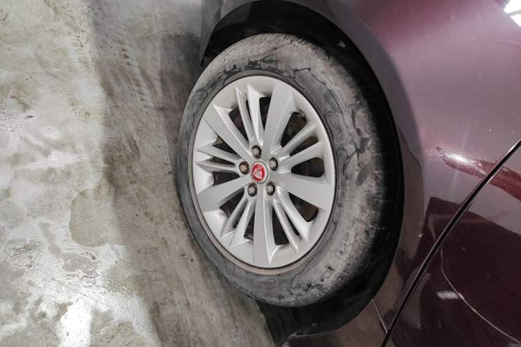Used Jaguar XFL 2017 XFL 2.0T 240PS Luxury Edition Right Rear Wheel Hub