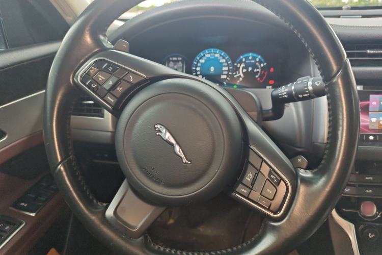 Used Jaguar XFL 2017 XFL 2.0T 240PS Premium Edition Steering Wheel