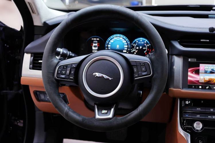 Used Jaguar XFL 2017 XFL 2.0T 240PS Luxury Edition Steering Wheel