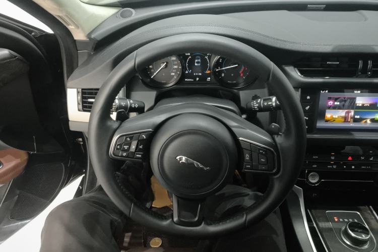 Used Jaguar XFL 2017 XFL 2.0T 200PS Luxury Edition Steering Wheel