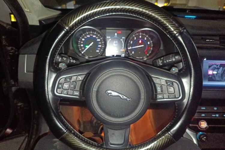 Used Jaguar XFL 2017 XFL 2.0T 200PS Windflower Edition Steering Wheel