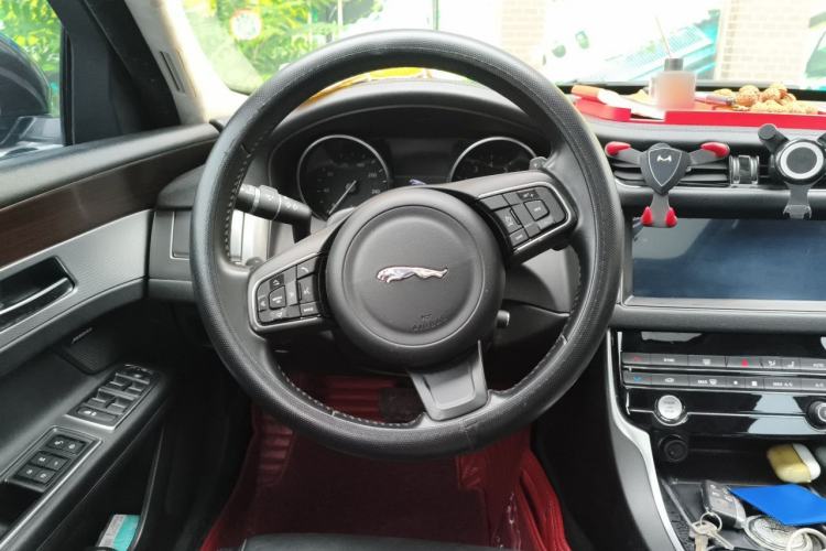 Used Jaguar XFL 2017 XFL 2.0T 200PS Elite Edition Steering Wheel