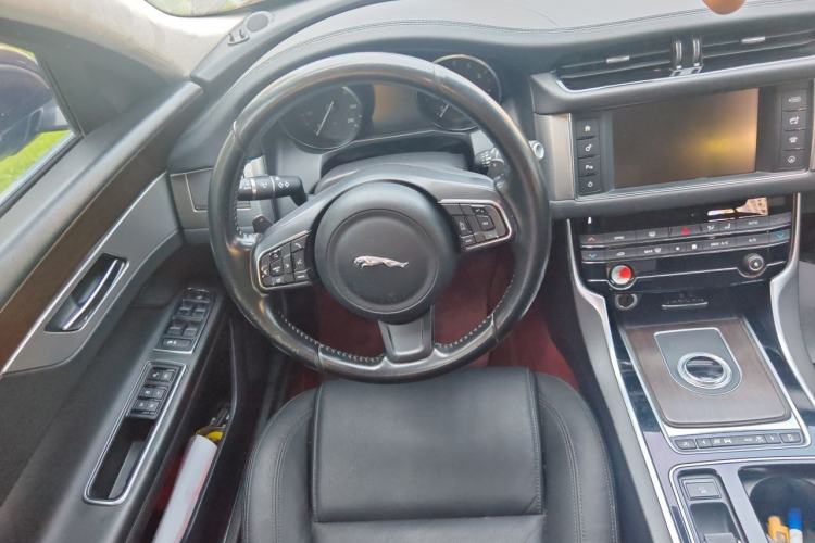 Used Jaguar XFL 2017 XFL 2.0T 200PS Elite Edition Steering Wheel