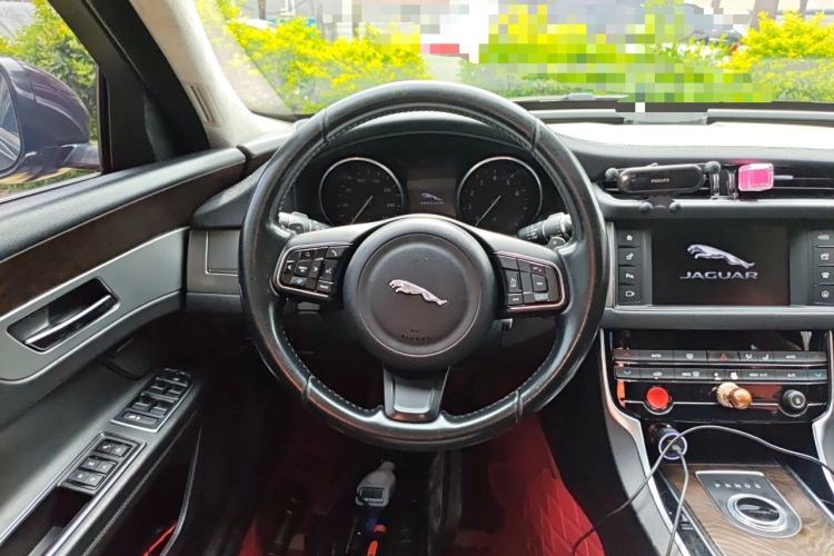 Used Jaguar XFL 2017 XFL 2.0T 200PS Luxury Edition Steering Wheel