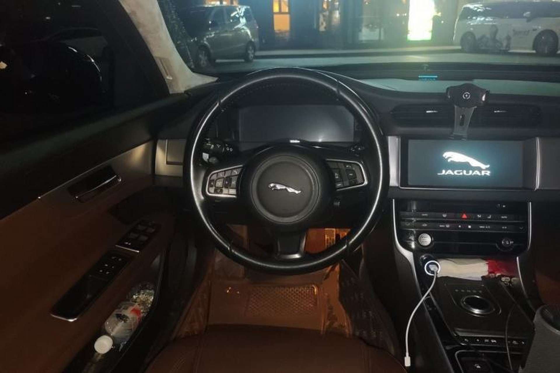 Used Jaguar XFL 2017 XFL 2.0T 240PS Premium Edition Steering Wheel