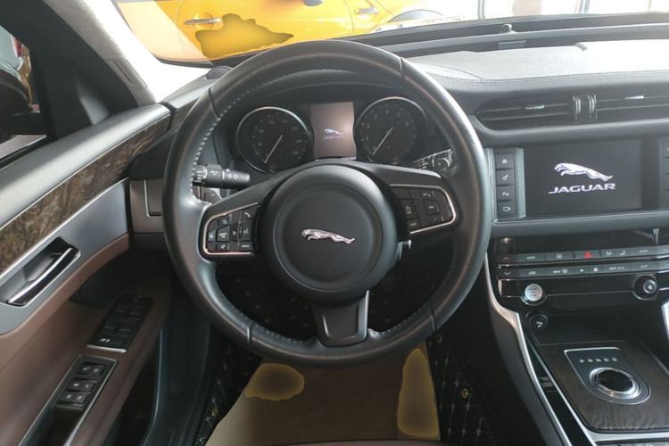 Used Jaguar XFL 2017 XFL 2.0T 240PS Luxury Edition Steering Wheel