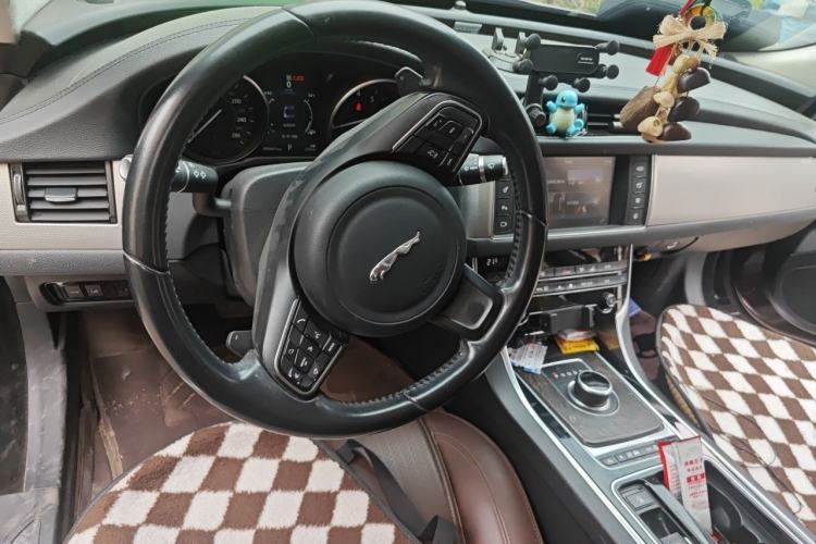 Used Jaguar XFL 2017 XFL 2.0T 200PS Luxury Edition Steering Wheel