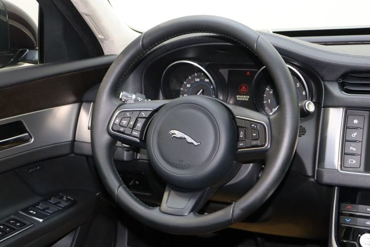 Used Jaguar XFL 2017 XFL 2.0T 240PS Luxury Edition Steering Wheel