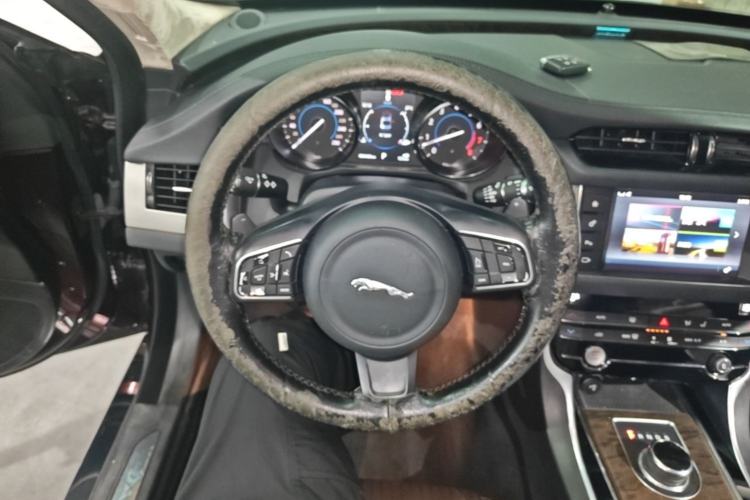 Used Jaguar XFL 2017 XFL 2.0T 240PS Luxury Edition Steering Wheel