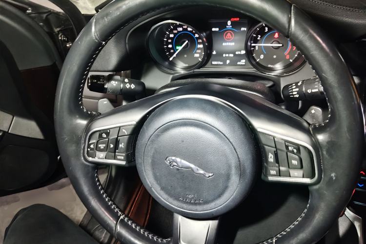 Used Jaguar XFL 2017 XFL 2.0T 200PS Luxury Edition Steering Wheel