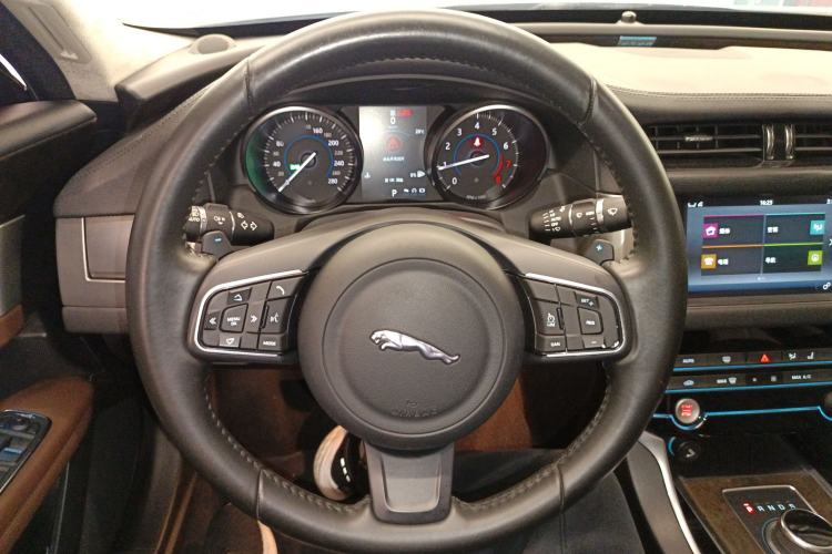 Used Jaguar XFL 2017 XFL 2.0T 240PS Luxury Edition Steering Wheel