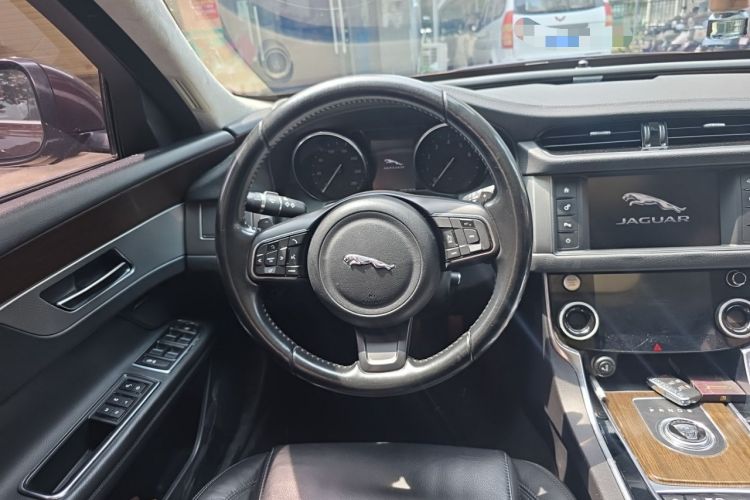 Used Jaguar XFL 2017 XFL 2.0T 200PS Elite Edition Steering Wheel